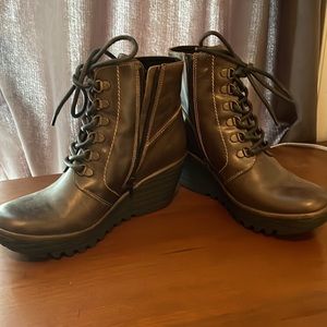 Fly London army green/brown ankle boots